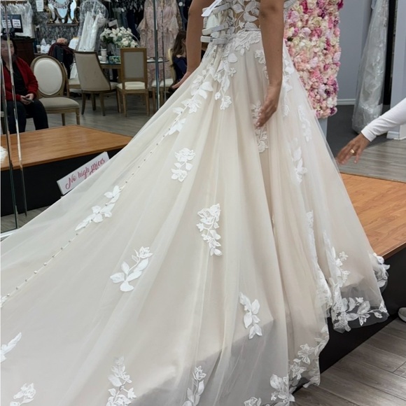 Allure Bridals Dresses & Skirts - Allure Bridal A1208